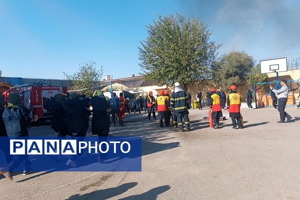 مانور پدافند غیرعامل در دبیرستان  سوده شهرستان ورامین 