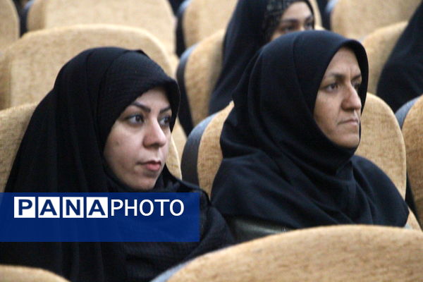 نشست معلمان شهر یزد با محسن قنبریان در یزد