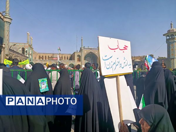 جلوه هایی از حضور مردم قم در راهپیمایی یوم الله 13 آبان