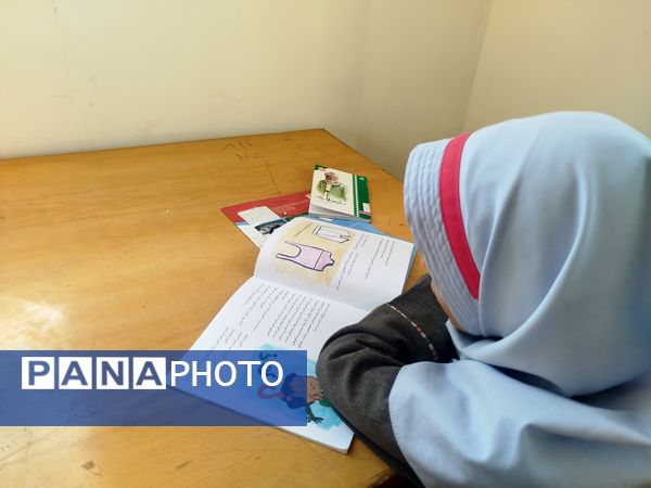 بازدید دانش‌آموزان دبستان شهید نجفی فدافن از کتابخانه فدک