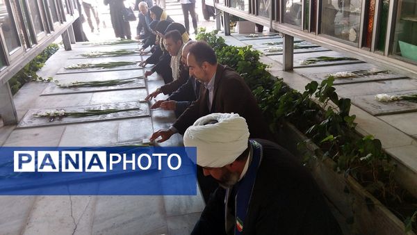 مراسم غبارروبی و عطرافشانی مزار شهدای 400 دستگاه ناحیه 3 کرج در هفته دفاع مقدس