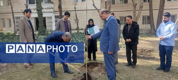 دانشگاه سبز می‌اندیشد