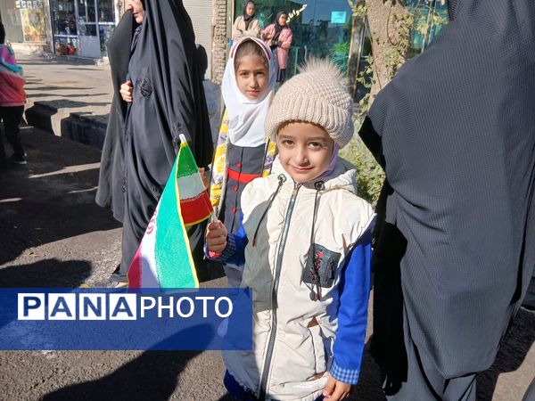 حضور پرشور فرهنگیان و دانش‌آموزان چاراویماق در یوم‌الله  ۱۳ آبان