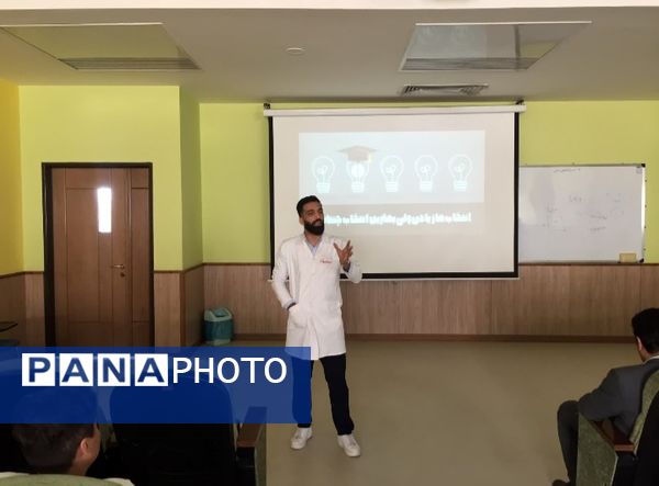 بازدید دانش آموزان دبیرستان نمونه آیت‌الله خامنه‌ای از دانشکده دندانپزشکی دانشگاه فردوسی مشهد