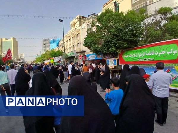 مردم شهر مشهد در روز ولادت امام رضا به خوبی از مردم پذیرایی کردند