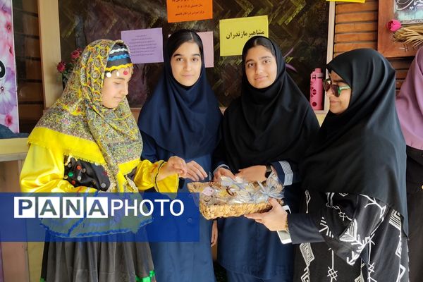 گرامیداشت روز دانش‌آموز در دبیرستان فرزانگان قائمشهر