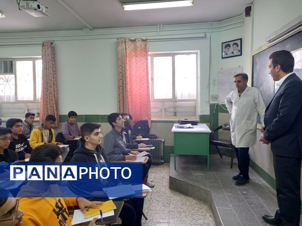 کلاس های تقویتی دبیرستان نمونه آیت الله خامنه‌ای کاشمر