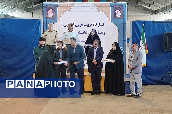مراسم تجلیل از مربیان سازمان دانش آموزی ملارد 