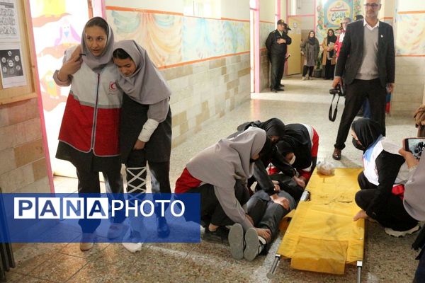 در سایه سکون؛ زنگ ایمنی و زلزله در دبیرستان اندیشه‌نفیس به صدا درآمد