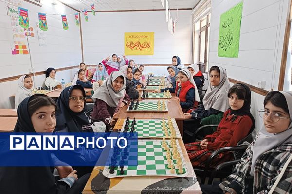 رقابت فکری دانش‌آموزان ورامینی در مسابقات شطرنج کانون هدایت