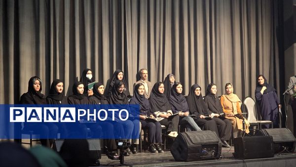 تقدیر و تجلیل از ستارگان درخشان هنرستان هنرهای زیبای اصفهان