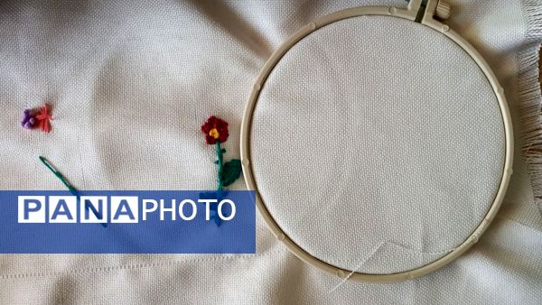 برگزاری کارگاه گلدوزی دانش‌آموزان پایه ششم دبستان لاله‌های انقلاب ناحیه 3 کرج 