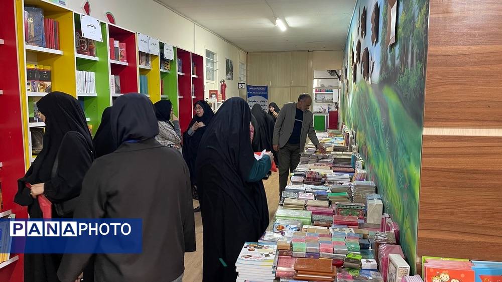 بازدید مدیران مدارس غیردولتی ناحیه ۷ مشهد از نمایشگاه کتاب