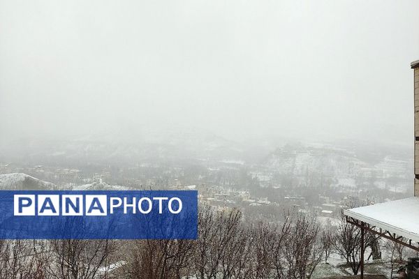 شروع اولین بارش برف زمستانی در بهمن ماه ۱۴۰۳ در شهر زیبای با‌ر