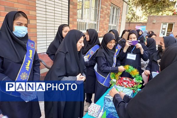 برگزاری انتخابات همیار مشاور در دبیرستان بانو عفت آهنگری ناحیه یک شهرری