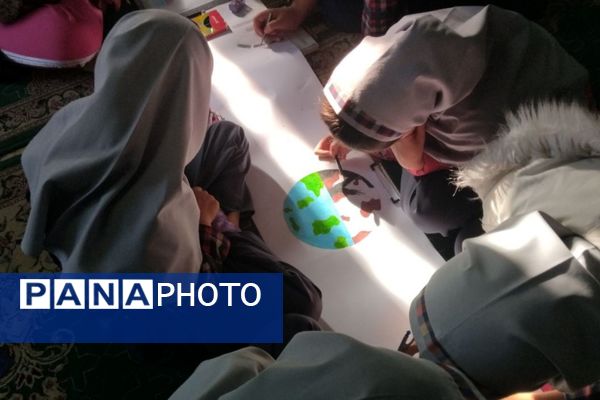 برگزاری نقاشی همگانی در مدارس ناحیه 4 شیراز به‌مناسبت دهه فجر 