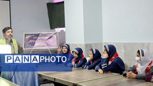 کارگاه آموزشی یاورمربیان پیشتازان سازمان دانش‌آموزی شهرستان نظرآباد