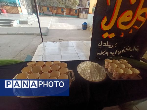 عطر فاطمی در فضای آموزش دبیرستان میرزا جعفر سروقد با برپایی ایستگاه صلواتی 
