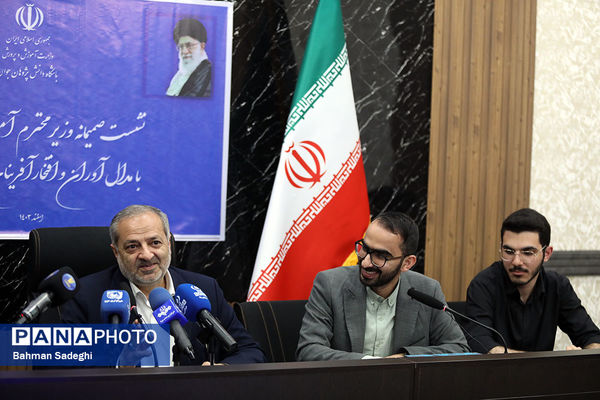 نشست صمیمی وزیر آموزش و پرورش با مدال آوران المپیادهای علمی