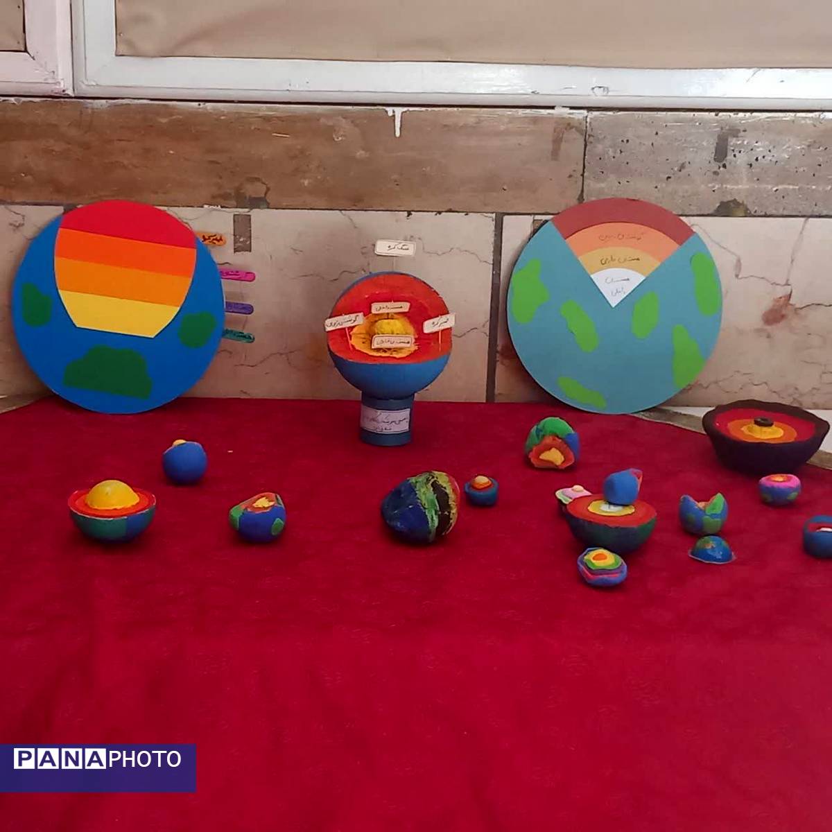 نمایشگاه دست‌سازه دانش‌آموزی