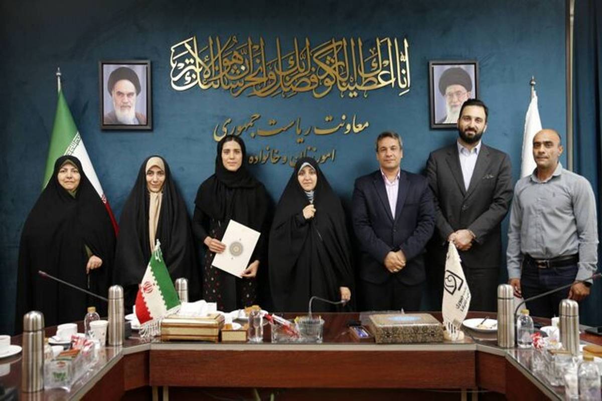 دیدار معاون رئیس جمهور در امور زنان با نخستین مدال آور دو و میدانی زنان ایران در آسیا