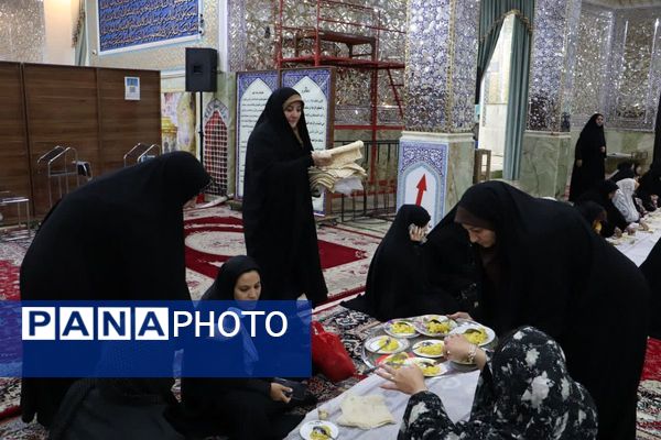 ارادتمندان اهل‌بیت در شب چهارم فاطمیه گرد هم آمدند