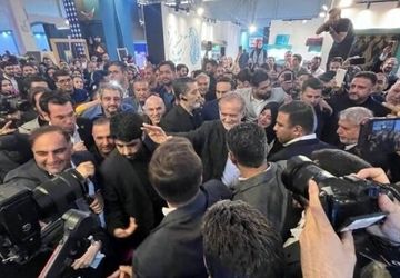 بازدید رئیس‌جمهور از سی‌وهفتمین نمایشگاه ملی صنایع دستی