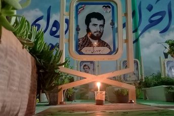 حال و هوای گلستان شهدای اصفهان در شب شام غریبان گل‌های دشت کربلا