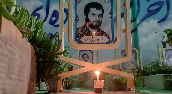 حال و هوای گلستان شهدای اصفهان در شب شام غریبان گل‌های دشت کربلا