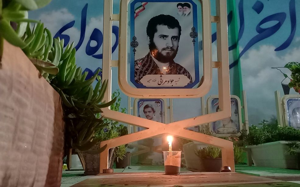 حال و هوای گلستان شهدای اصفهان در شب شام غریبان گل‌های دشت کربلا