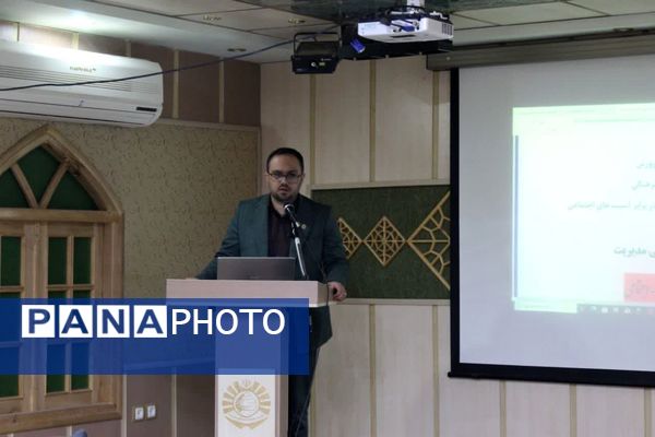 نشست تخصصی اجرای طرح نماد و لیگ جت در مدارس متوسطه ناحیه یک یزد