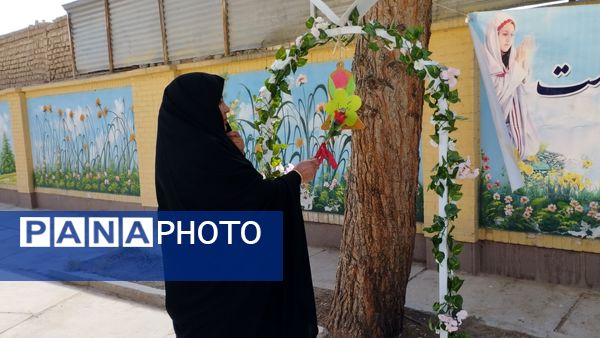 آیین نواختن زنگ نماز در مدرسه فرهنگ شهرستان خلیل آباد 