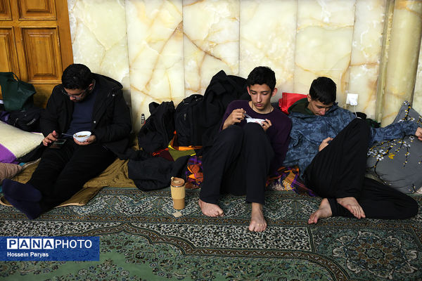 اعتکاف دانش‌آموزی در حسینه ارشاد