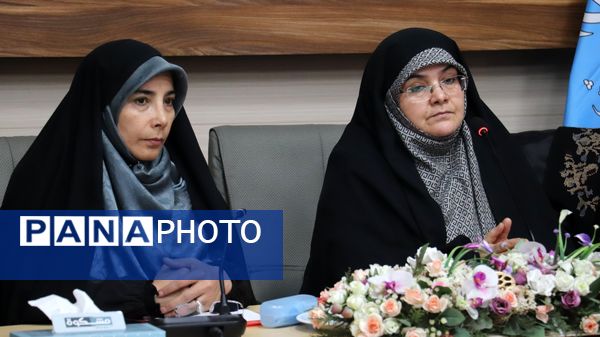 رویداد الگوسازی از زنان موفق و فعال در گفتمان الگوی سوم زن مسلمان