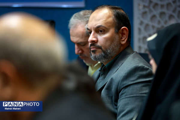 جلسه ستاد راهبری نظام مراقبت اجتماعی دانش‌آموزان (نماد)