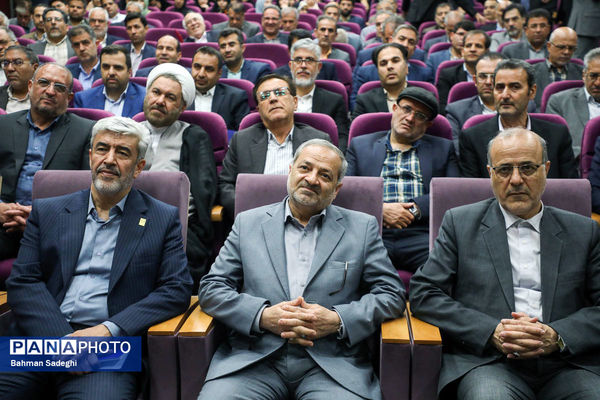 مراسم گرامیداشت روز معلم و تجلیل از اساتید نمونه دانشگاه فرهنگیان