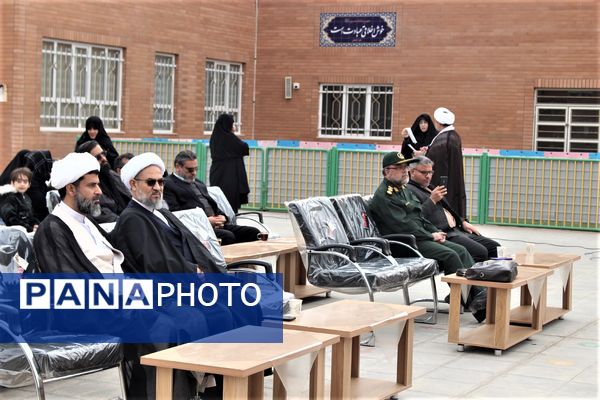 جلوه‌هایی از یادواره شهدا در دبستان استثنایی باغچه‌بان قم