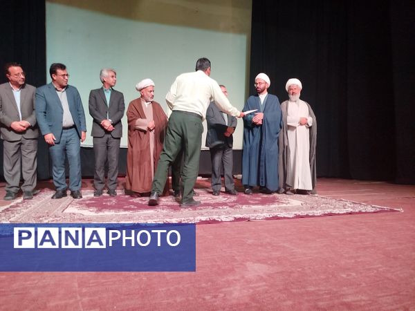 تقدیر از منتخبین مسابقه سواد سایبری در سالن سرو کاشمر