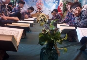 محفل دانش آموزی انس با قرآن کریم در دبیرستان شهدای مدافع حرم