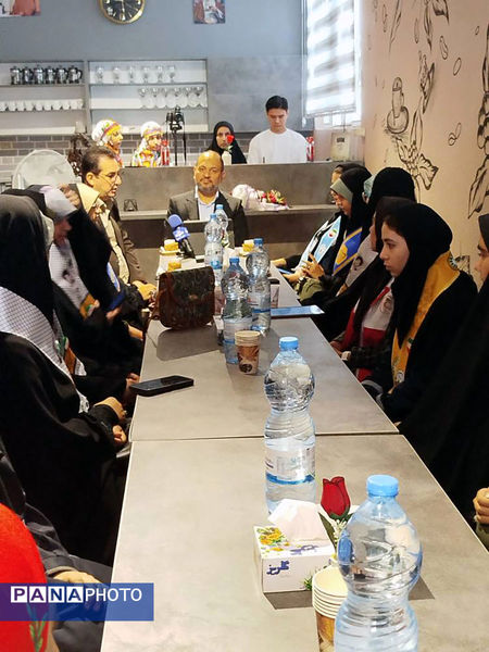 افتتاح «کافه گفت‌وگوی دخترونه» بجنورد