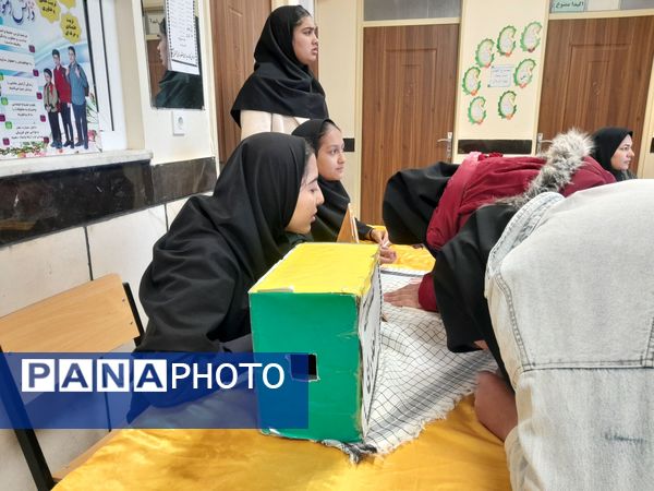 انتخابات شورای دانش آموزی در دبیرستان مادرمهربان خلیل آباد