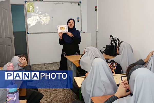 گرامیداشت یاد شهیدان در کلاس‌های دبستان بعثت۲ شهریار