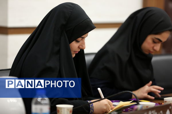 نشست اعضای کارگروه تدوین سند دوازدهمین دوره مجلس دانش‌آموزی جمهوری اسلامی ایران 