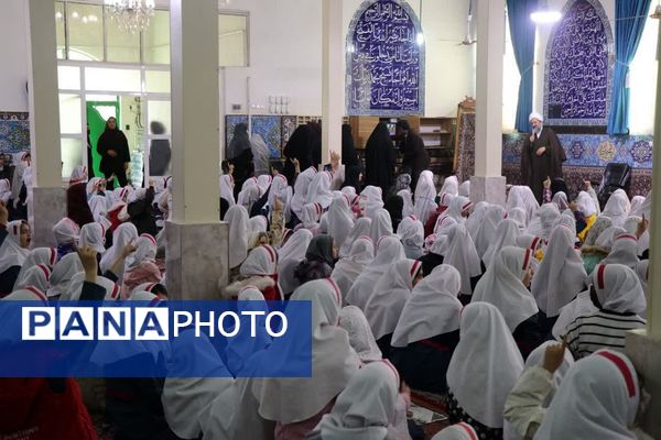 اقامه نماز در مدرسه شهیدان ایرلو قرچک