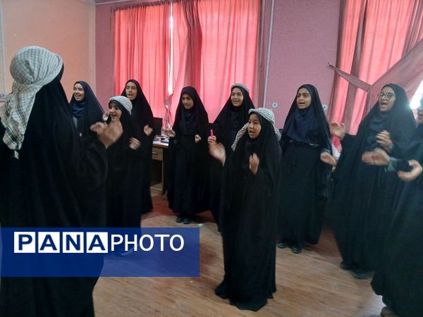 جشن عاطفه ها در دبیرستان سمانه ناحیه یک 