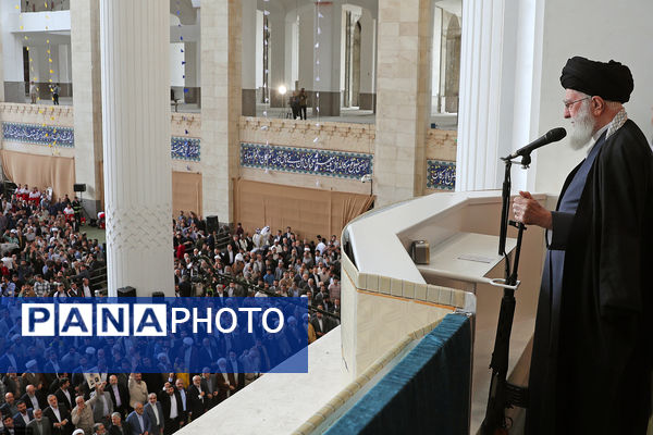 اقامه نماز عید فطر به امامت رهبر انقلاب اسلامی