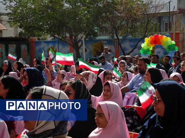 برگزاری جشن شکوفه‌ها در دبستان شاهد شهید سلطانی ناحیه یک کرج