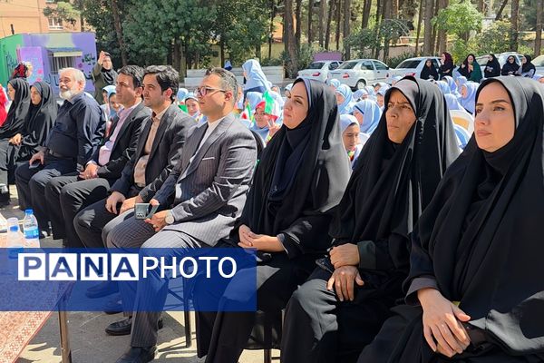 جشن عاطفه‌ها؛ لبریز از مهربانی در دبستان دخترانه قدر بهارستان ۲