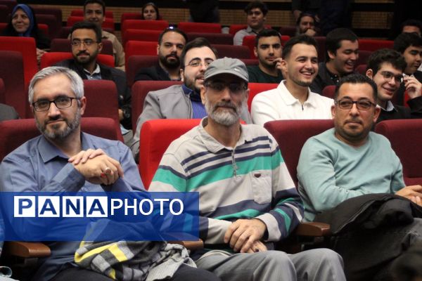 آیین تجلیل از برگزیدگان چهل و دومین دوره مسابقات فرهنگی و هنری دانش‌آموزان شهر تهران