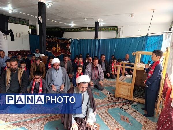 نماز پدر پسری در مدرسه دکتر توسلی